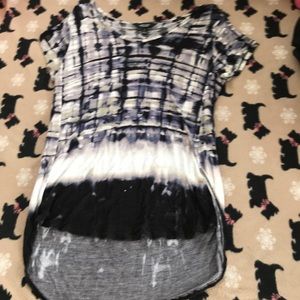 A short sleeve shirt